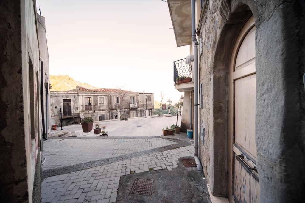 The Clock Houses Borgo Gallodoro Letoianni Exterior foto