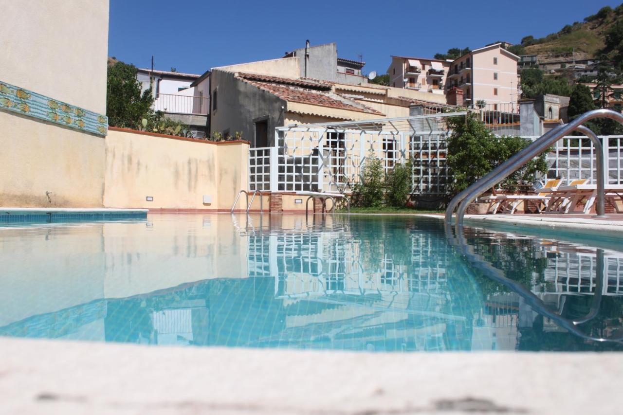 The Clock Houses Borgo Gallodoro Letoianni Exterior foto